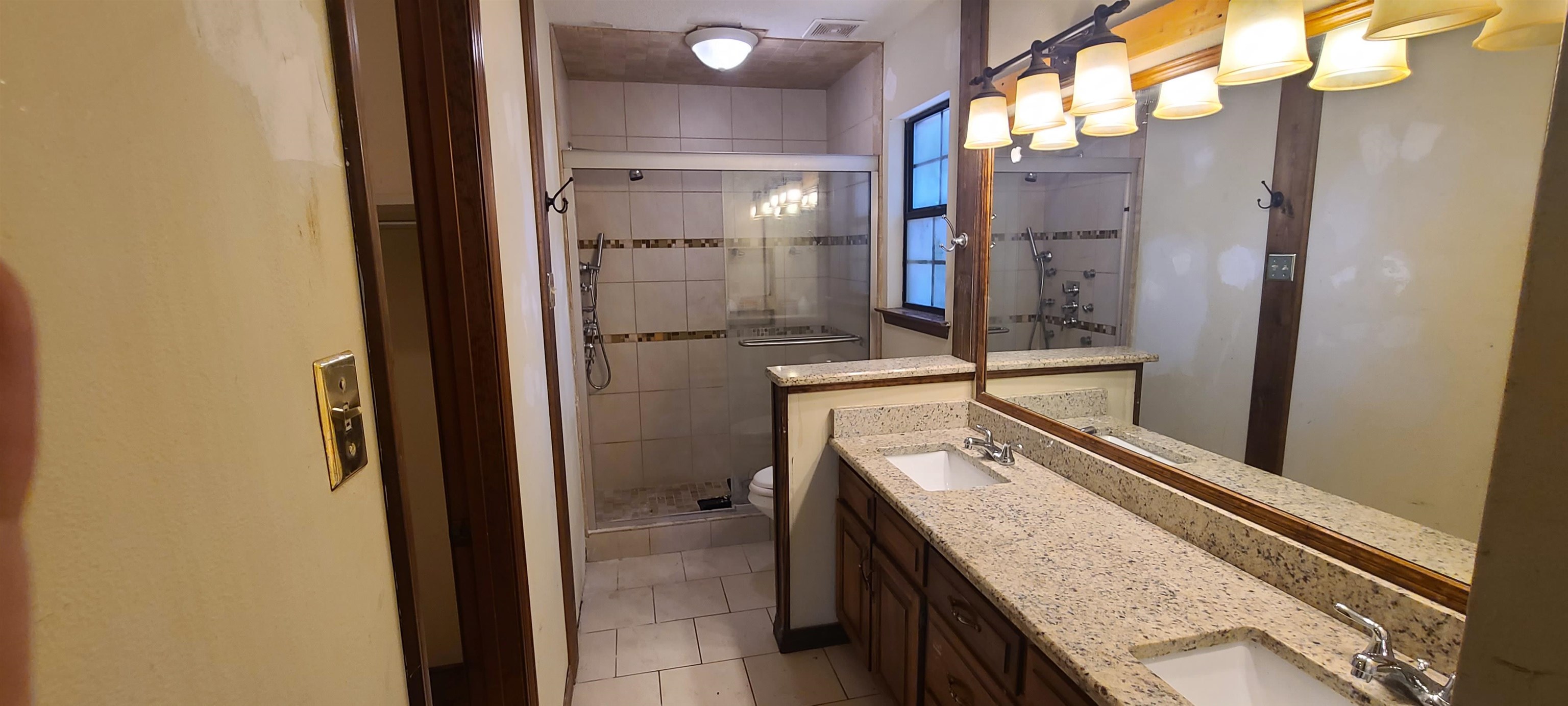 137 Lakeview Loop Daphne, AL 36526 - Photo 7 of 18 Master Bathroom