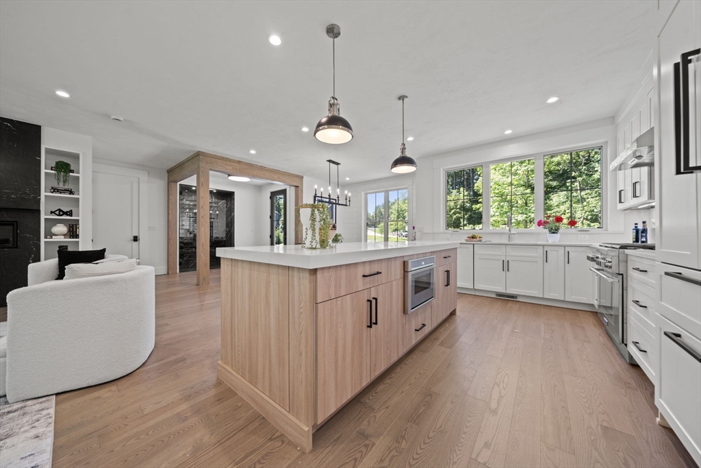 17 Upland Road Natick, MA 01760 - Photo 4 of 38