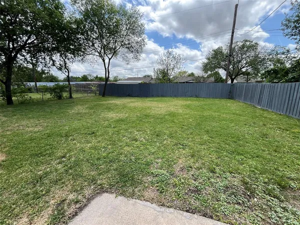 $1,850 | 822 Piedmont Drive, Garland, TX 75040