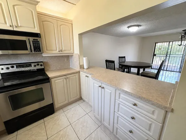 $250,000 | 2260 West 53rd Place, Unit 7, Hialeah, FL 33016
