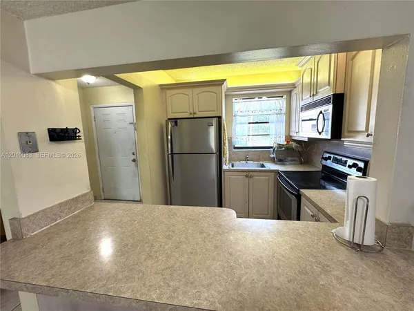 $250,000 | 2260 West 53rd Place, Unit 7, Hialeah, FL 33016