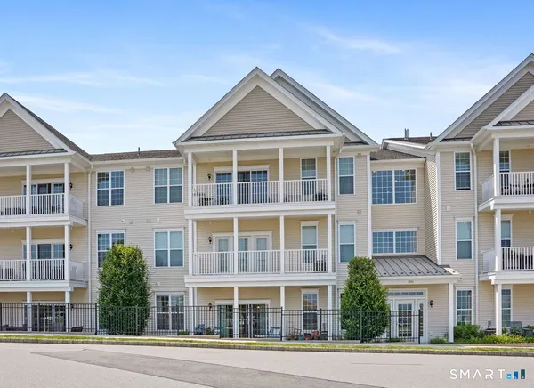 $3,500 | 302 Center Meadow Lane, Unit 302, Danbury, CT 06810