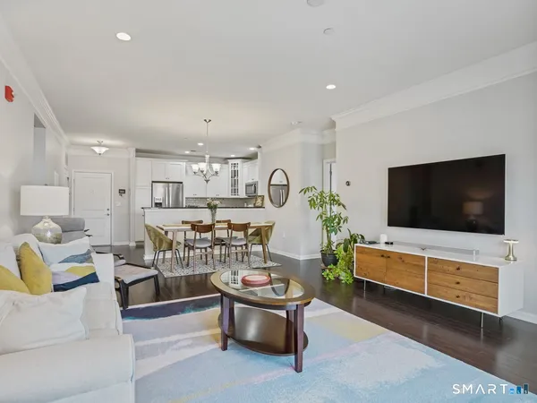 $3,500 | 302 Center Meadow Lane, Unit 302, Danbury, CT 06810