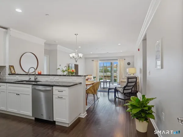 $3,500 | 302 Center Meadow Lane, Unit 302, Danbury, CT 06810