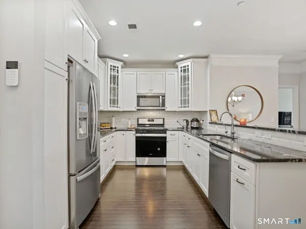 $3,500 | 302 Center Meadow Lane, Unit 302, Danbury, CT 06810