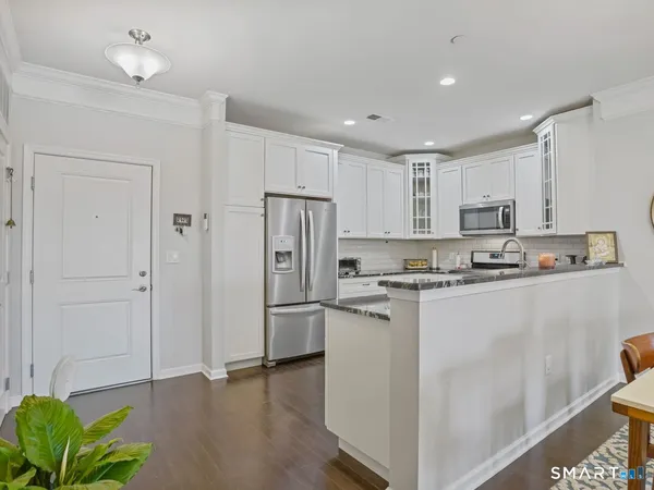 $3,500 | 302 Center Meadow Lane, Unit 302, Danbury, CT 06810