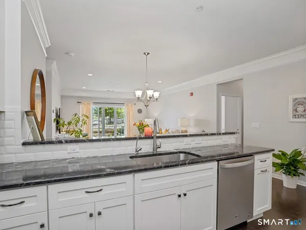$3,500 | 302 Center Meadow Lane, Unit 302, Danbury, CT 06810