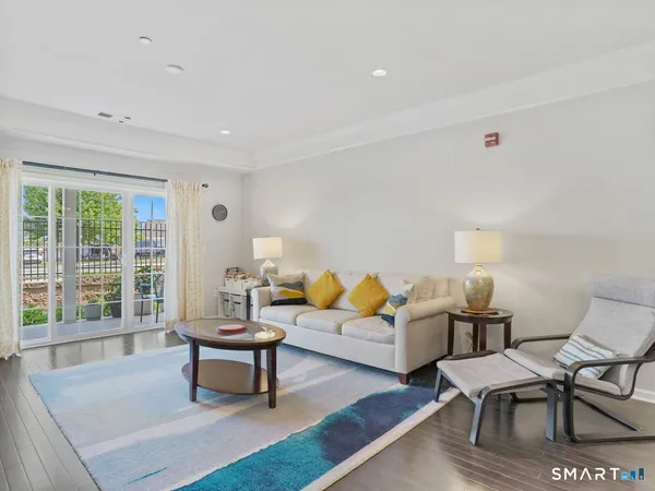 $3,500 | 302 Center Meadow Lane, Unit 302, Danbury, CT 06810