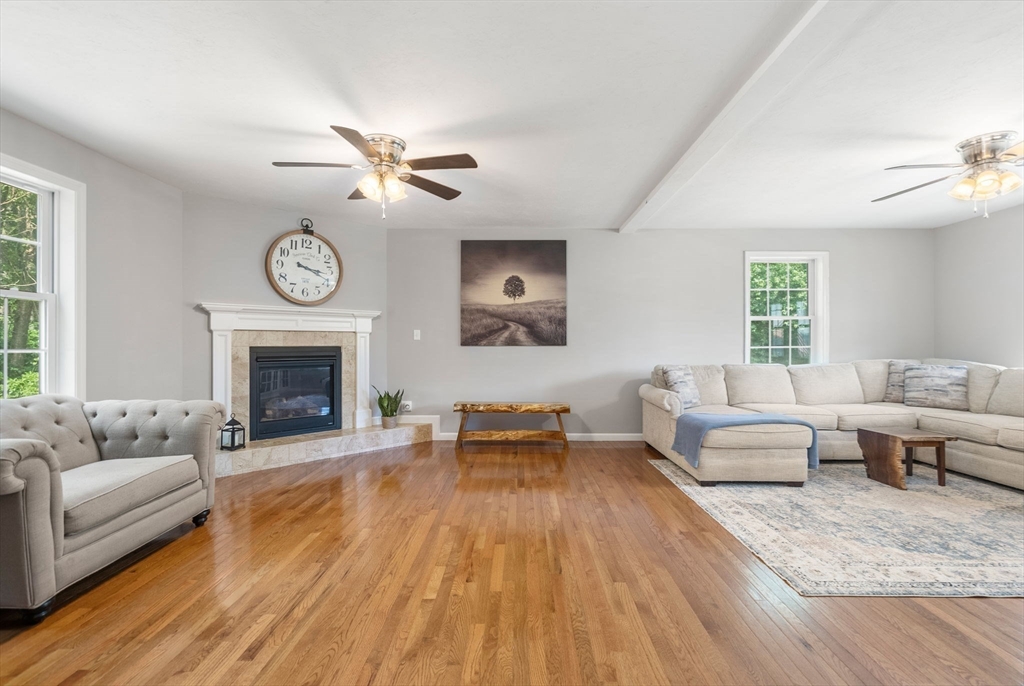 35 Mountainview Road Uxbridge, MA 01569 - Photo 10 of 27 Gallery Image 10