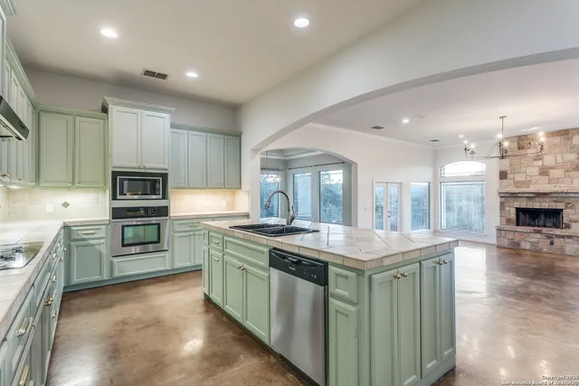 $549,900 | 11403 Lago Vista, Helotes, TX 78023