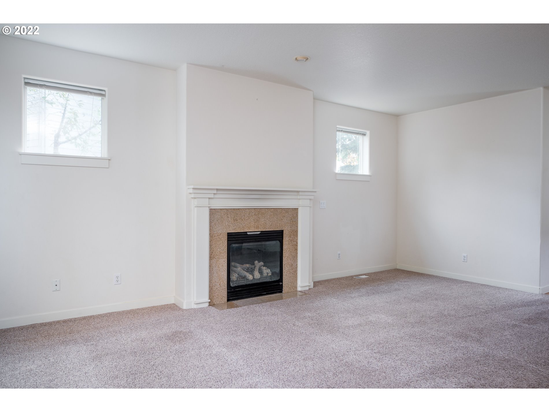 30525 Southwest Ruth Street Wilsonville, OR 97070 - Photo 4 of 32 Living Room
