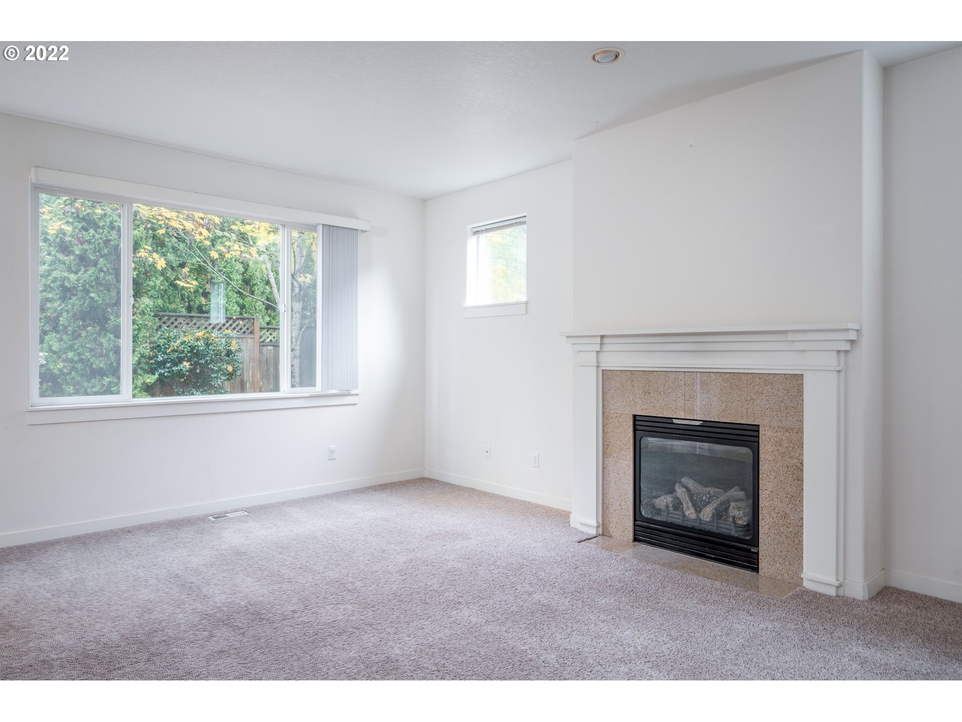 30525 Southwest Ruth Street Wilsonville, OR 97070 - Photo 5 of 32 Living Room