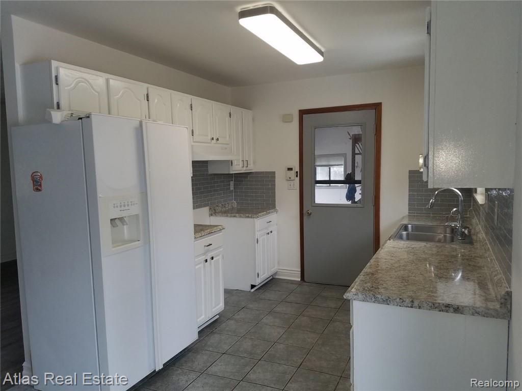 7505 Perry Road Grand Blanc, MI 48439 - Photo 7 of 14 kitchen 1.jpg
