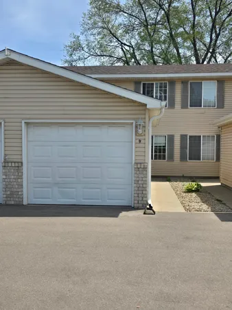 $164,900 | 915 7th Street, Unit 9, Jordan, MN 55352