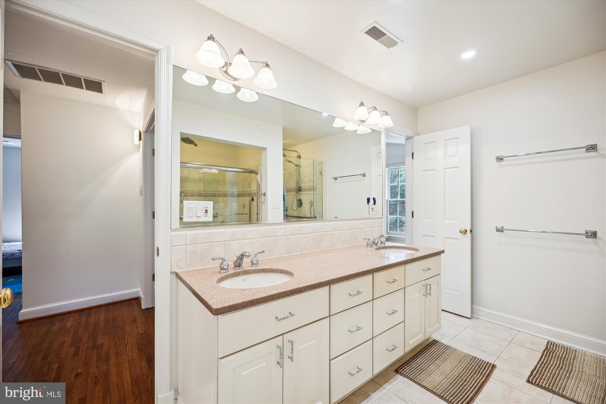 5906 Ramsgate Road Bethesda, MD 20816 - Photo 15 of 27 Primary Bathroom