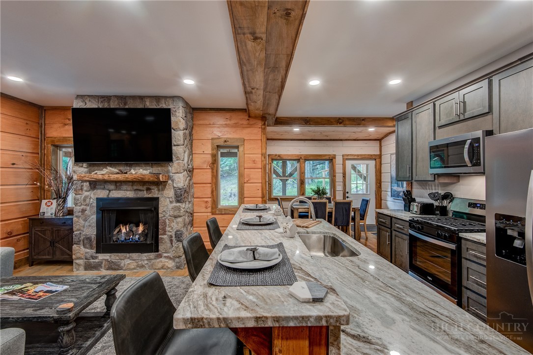 1015 Pine Ridge Road Beech Mountain, NC 28604 - Photo 10 of 41