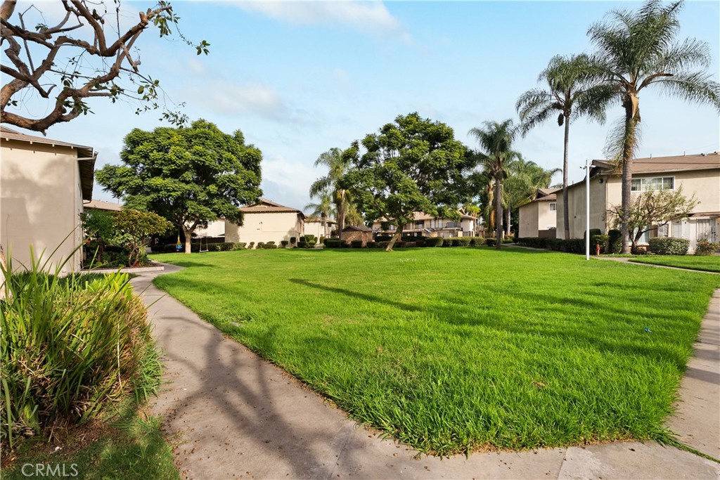 1602 North King Street, Unit J1 Santa Ana, CA 92706 - Photo 26 of 28 Green area to relax