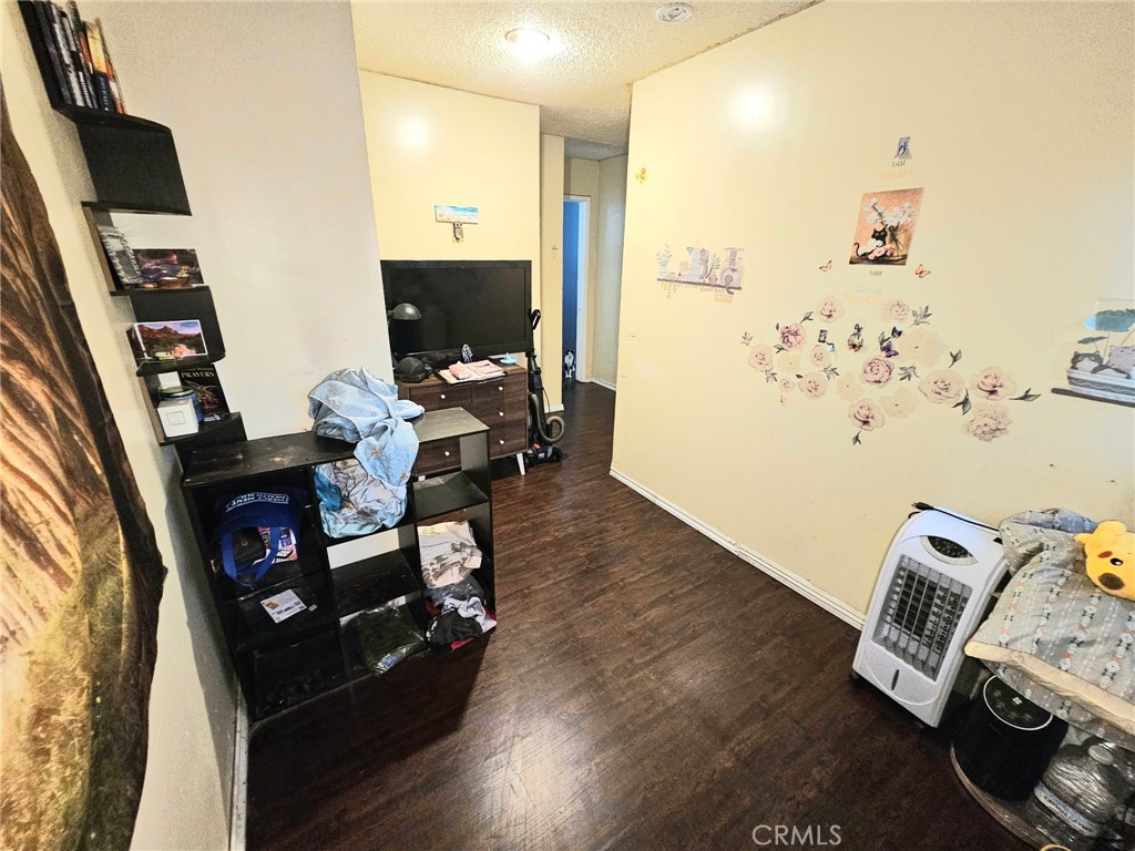 1602 North King Street, Unit J1 Santa Ana, CA 92706 - Photo 9 of 28 2nd bedroom