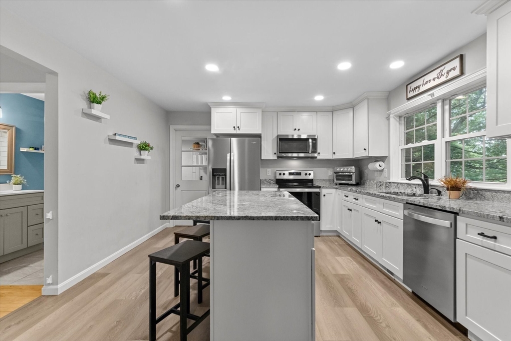 11 Mendon Road Northbridge, MA 01534 - Photo 4 of 42