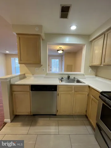 $2,200 | 6013 Same Song Square, Unit I52, Columbia, MD 21044