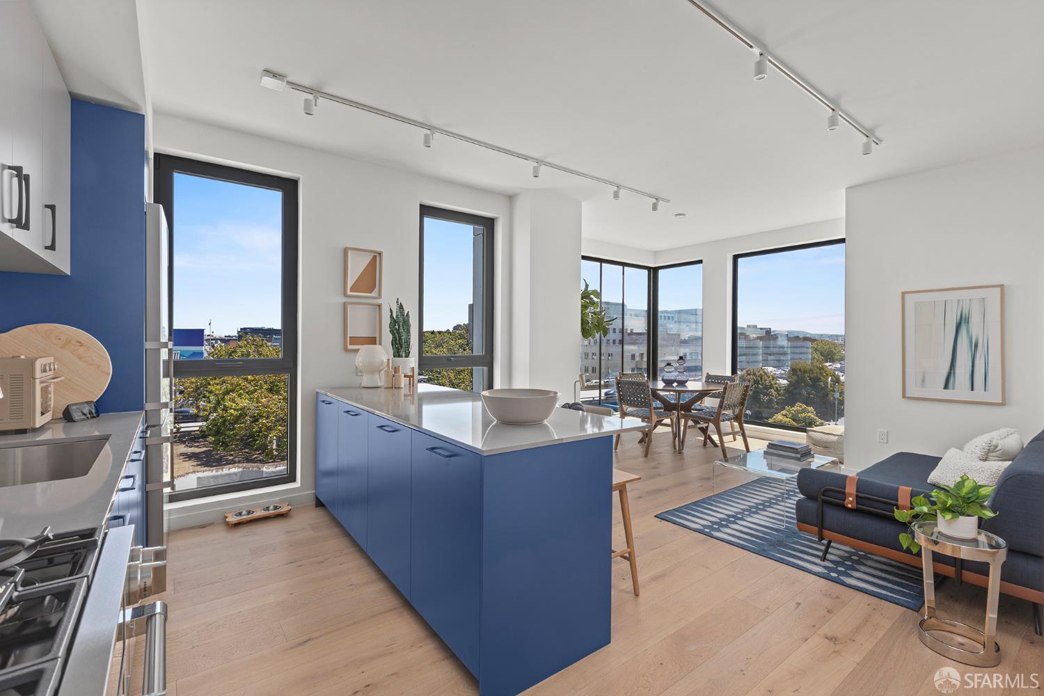 988 Harrison Street, Unit HM6 San Francisco, CA 94107 - Photo 4 of 14 a living room with furniture and a large window