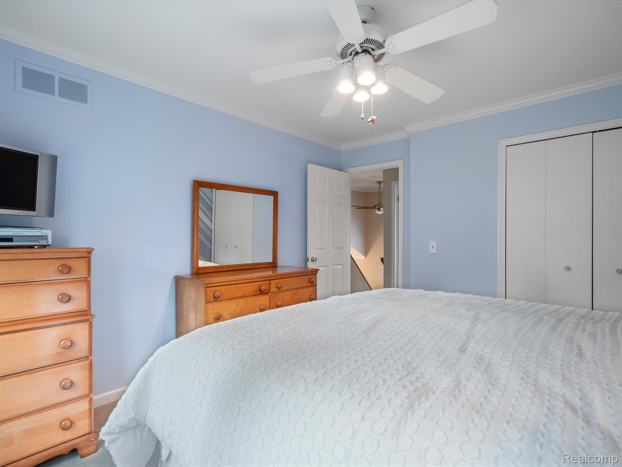 846 Stag Ridge Road Rochester, MI 48309 - Photo 28 of 42 Ceiling Fan in Bedroom 2