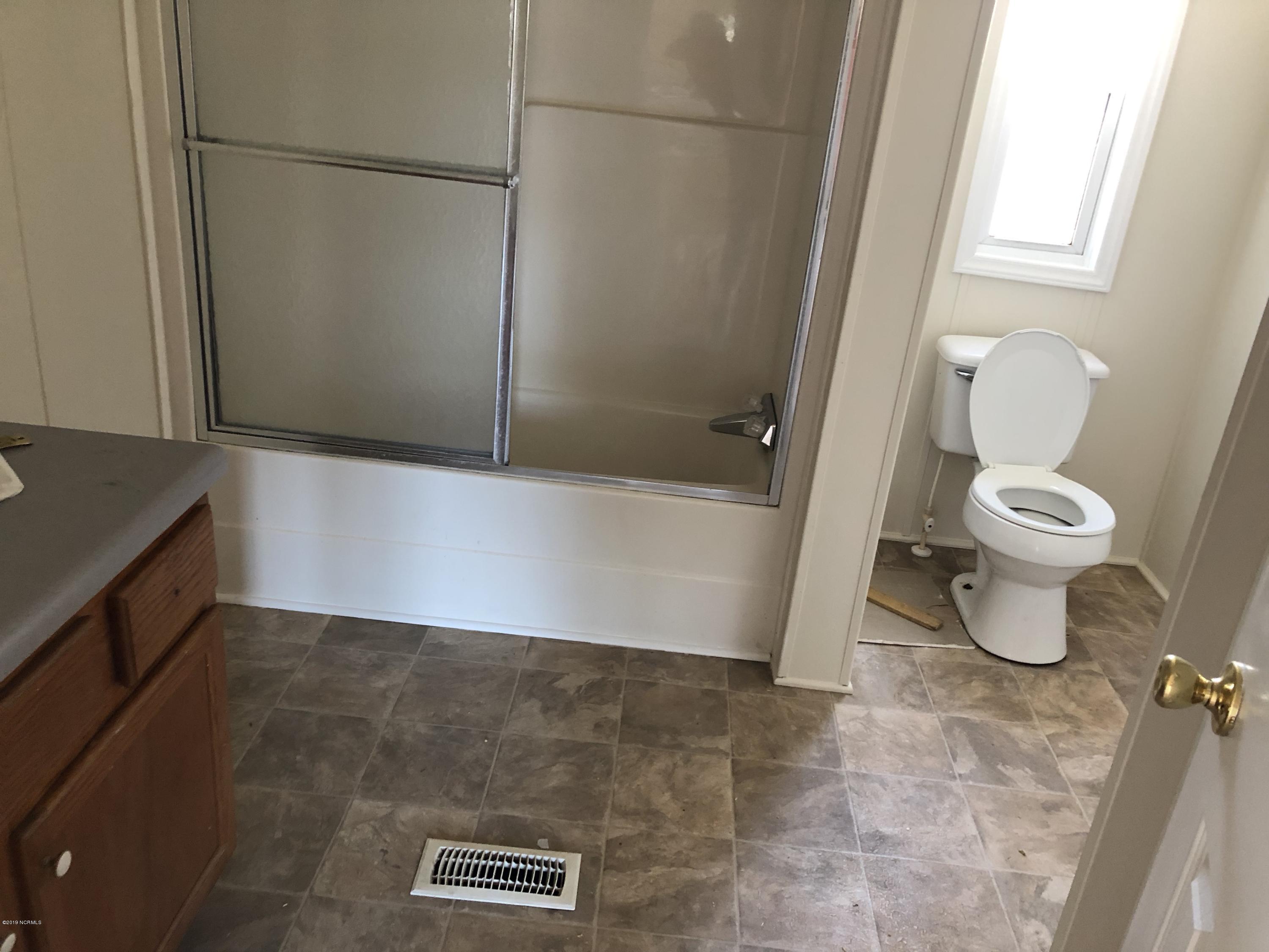 151 Chris Road Vanceboro, NC 28586 - Photo 7 of 13 yWv6hULwRlyrdydL2W5DEg