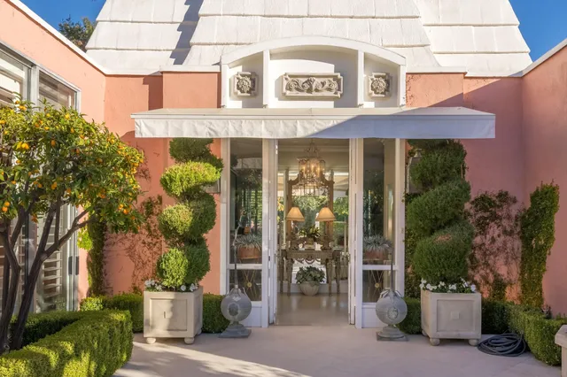 a view of a backyard with sitting area