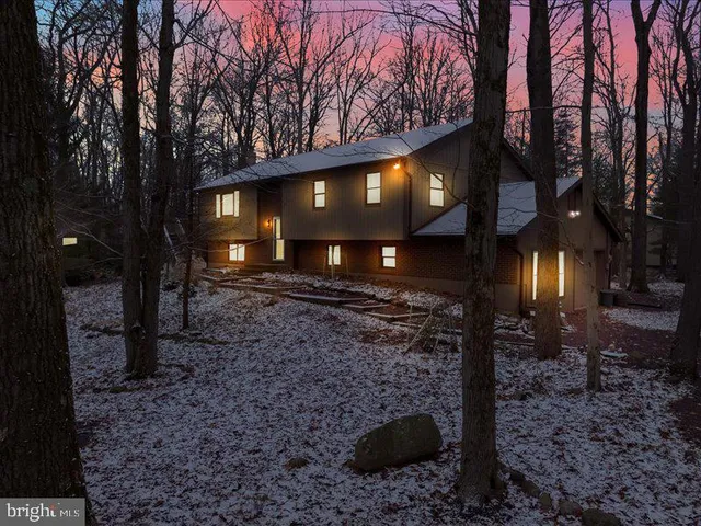 $725,000 | 49 Forest Drive, Lake Harmony, PA 18624