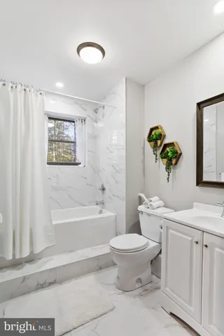 $725,000 | 49 Forest Drive, Lake Harmony, PA 18624