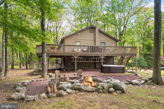 $725,000 | 49 Forest Drive, Lake Harmony, PA 18624