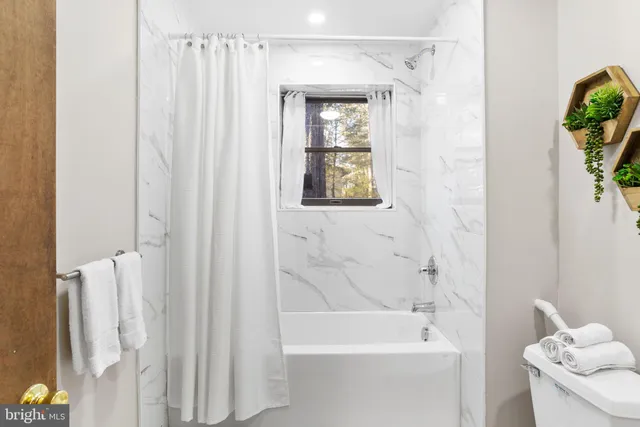 $725,000 | 49 Forest Drive, Lake Harmony, PA 18624