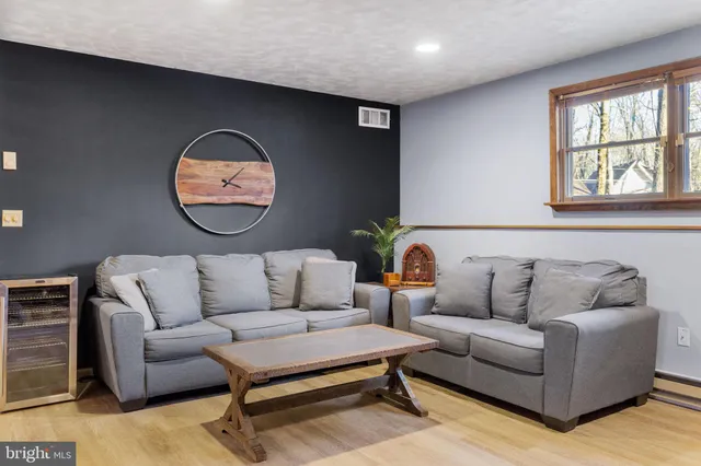 $725,000 | 49 Forest Drive, Lake Harmony, PA 18624