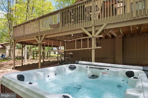 $725,000 | 49 Forest Drive, Lake Harmony, PA 18624