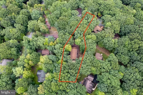 $725,000 | 49 Forest Drive, Lake Harmony, PA 18624