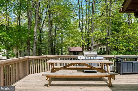 $725,000 | 49 Forest Drive, Lake Harmony, PA 18624