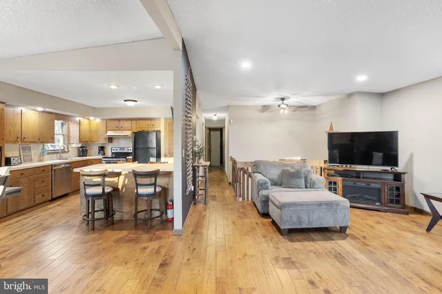 $725,000 | 49 Forest Drive, Lake Harmony, PA 18624