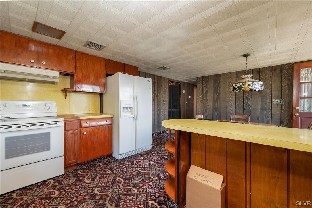 6991 Hilltop Road Allentown, PA 18106 - Photo 4 of 26 a room with a table and chairs