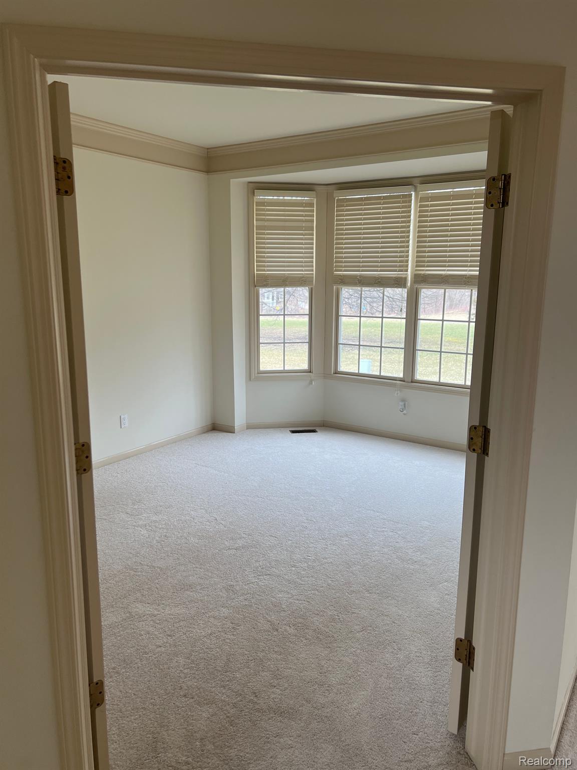 1643 Boulder Court Rochester, MI 48306 - Photo 18 of 52 Sitting room off of living room