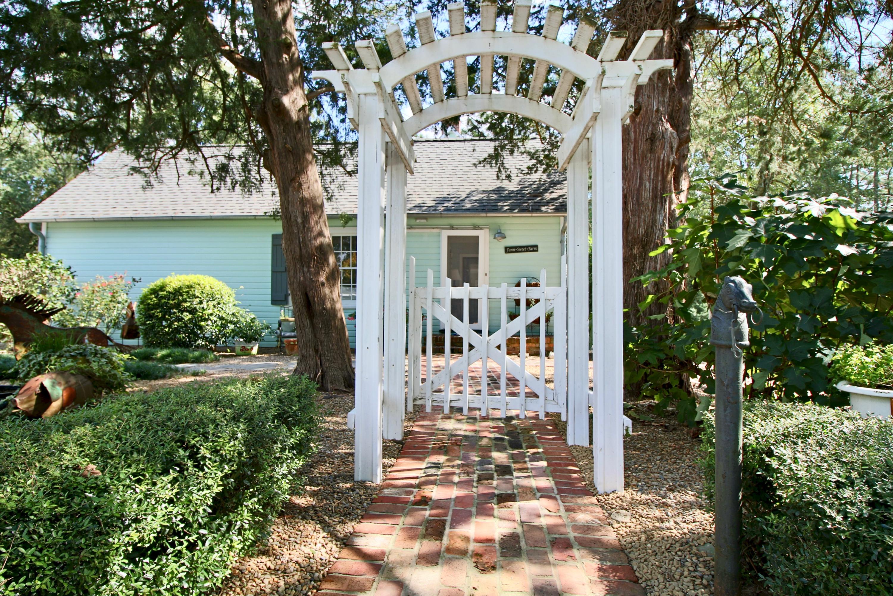 389 Old Mail Road Southern Pines, NC 28387 - Photo 40 of 54 Gate to side entrance