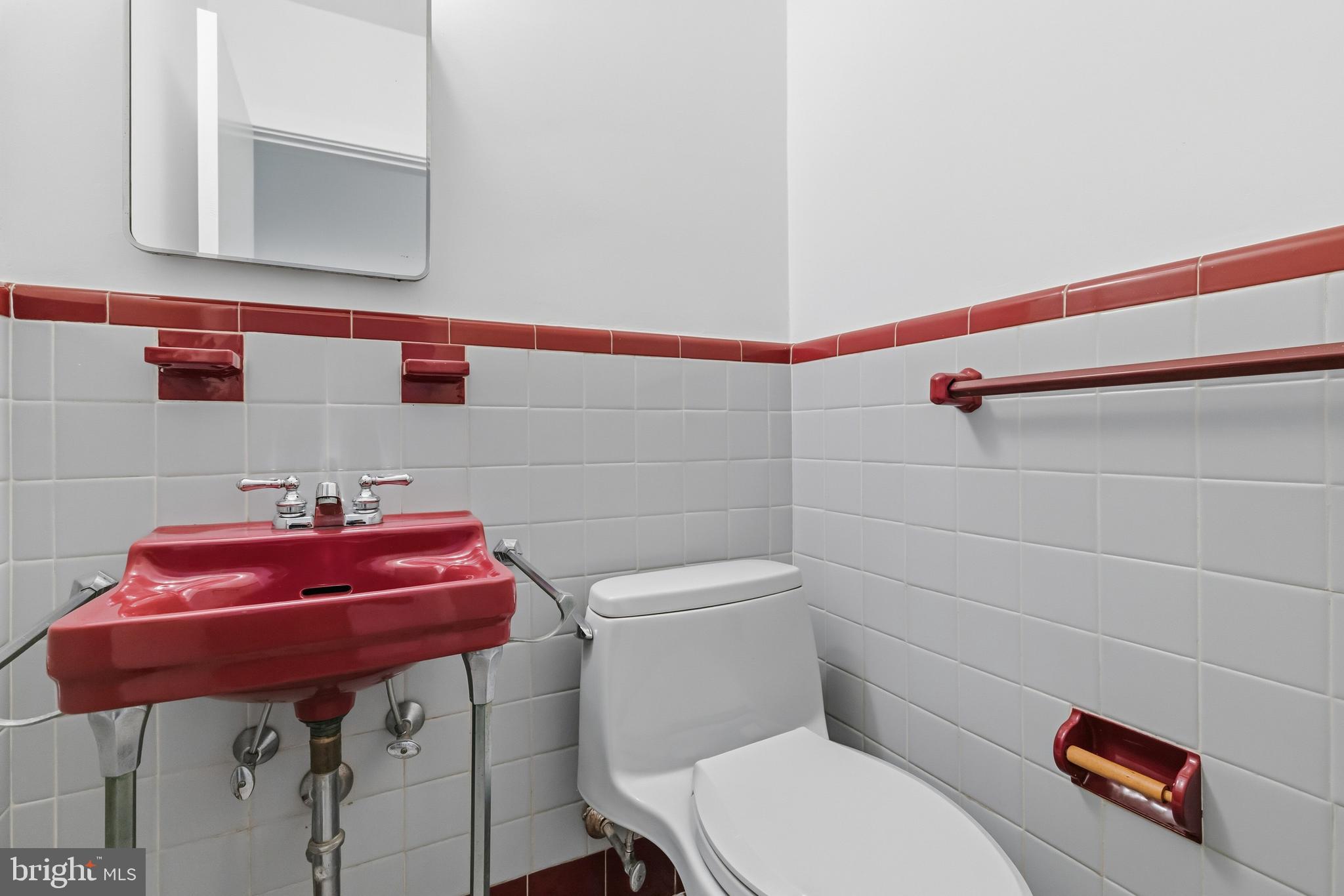 1054 Marie Road Jenkintown, PA 19046 - Photo 15 of 30 1/2 bathroom