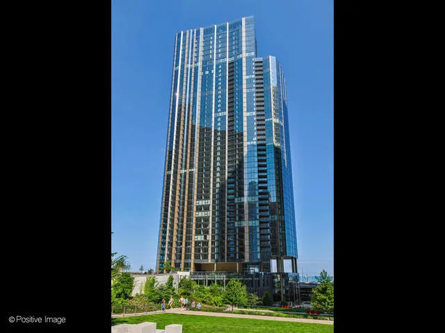 $7,500 | 211 North Harbor Drive, Unit 909, Chicago, IL 60601