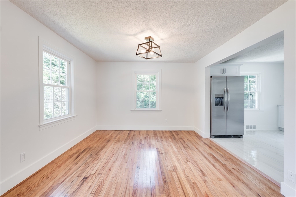 1386 Piper Road West Springfield, MA 01089 - Photo 13 of 39