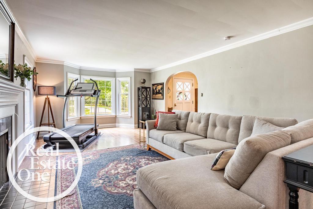 348 Touraine Road Grosse Pointe, MI 48236 - Photo 6 of 49 50179069-D20C4D06-7CAE-4AE9-87DA-A7056D36A3C5.JPG