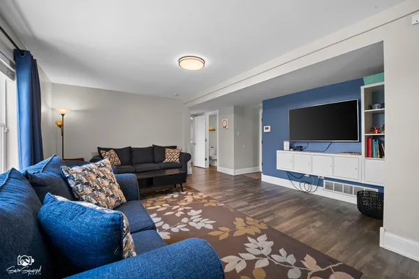 $390,000 | 2813 Twin Falls Drive, Plainfield, IL 60586