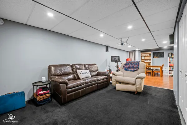 $390,000 | 2813 Twin Falls Drive, Plainfield, IL 60586