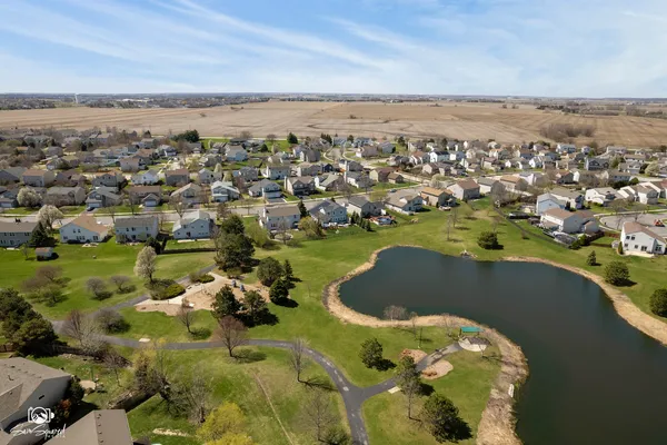 $390,000 | 2813 Twin Falls Drive, Plainfield, IL 60586