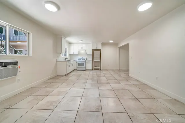 $2,000 | 6735 Elmer Avenue, Unit 8, North Hollywood, CA 91606