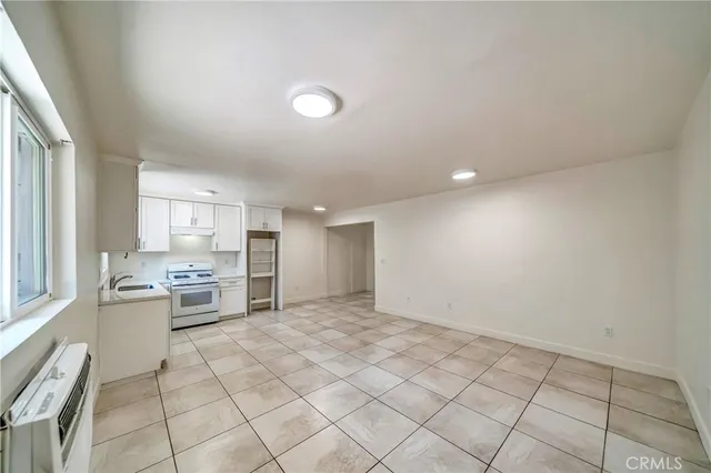 $2,000 | 6735 Elmer Avenue, Unit 8, North Hollywood, CA 91606