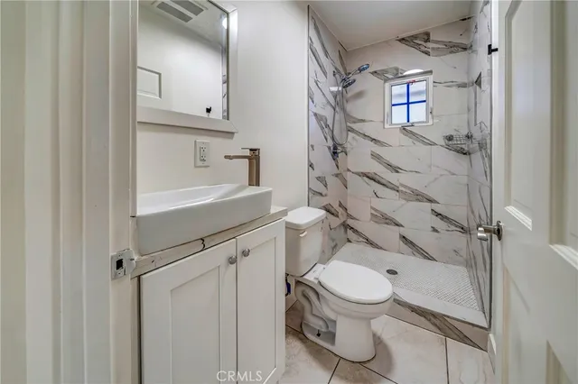 $2,000 | 6735 Elmer Avenue, Unit 8, North Hollywood, CA 91606